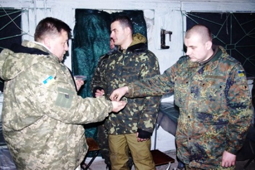 Святвечір захисники Маріуполя зустріли молитвою, колядками та смачною кутею (ФОТО)